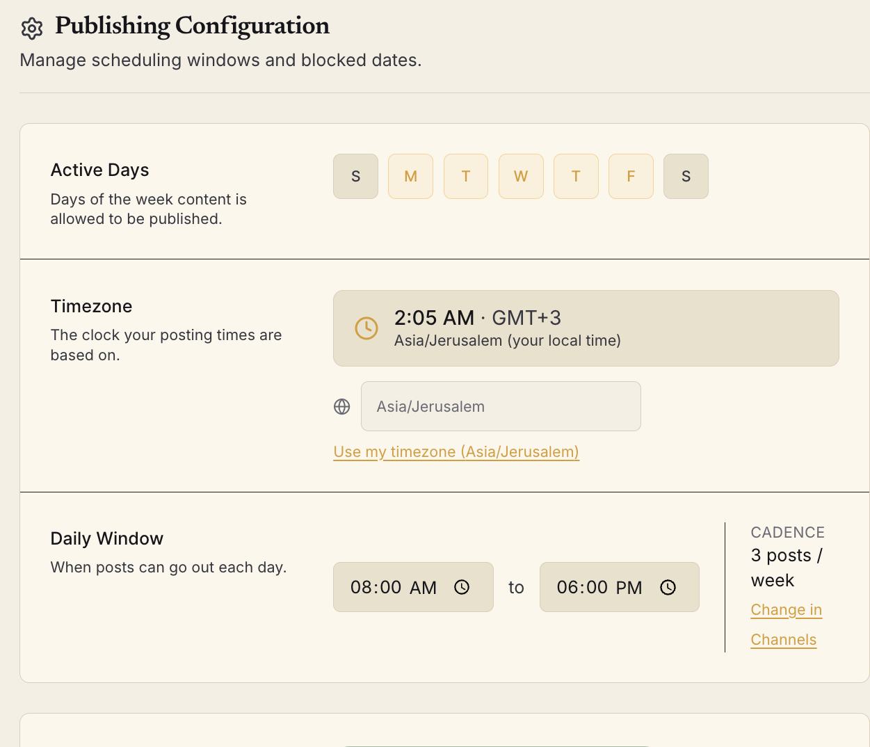 Calendar settings panel: active days, timezone, daily posting window, and cadence for how often posts go out.
